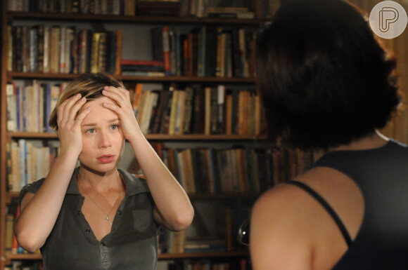 Lara se revolta e acusa Donatela de culpar Flora por tudo na novela 'A Favorita': 'Eu não confio mais em você'