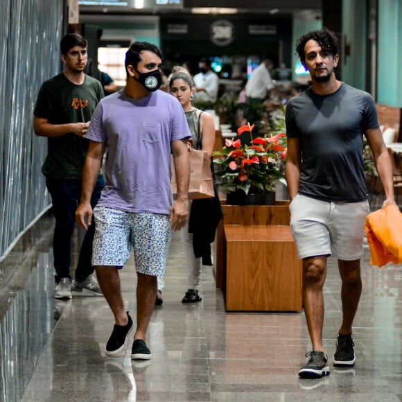 Com o marido, Irandhir Santos foi flagrado em um shopping da Zona Oeste do Rio de Janeiro
