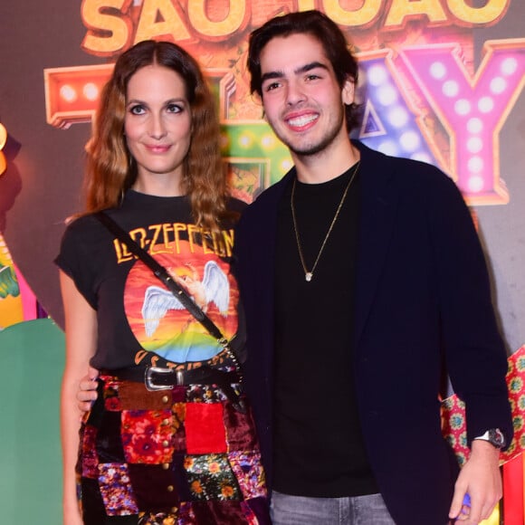 João Guilherme Silva namora a modelo Schynaider Moura, 15 anos mais velha do que ele