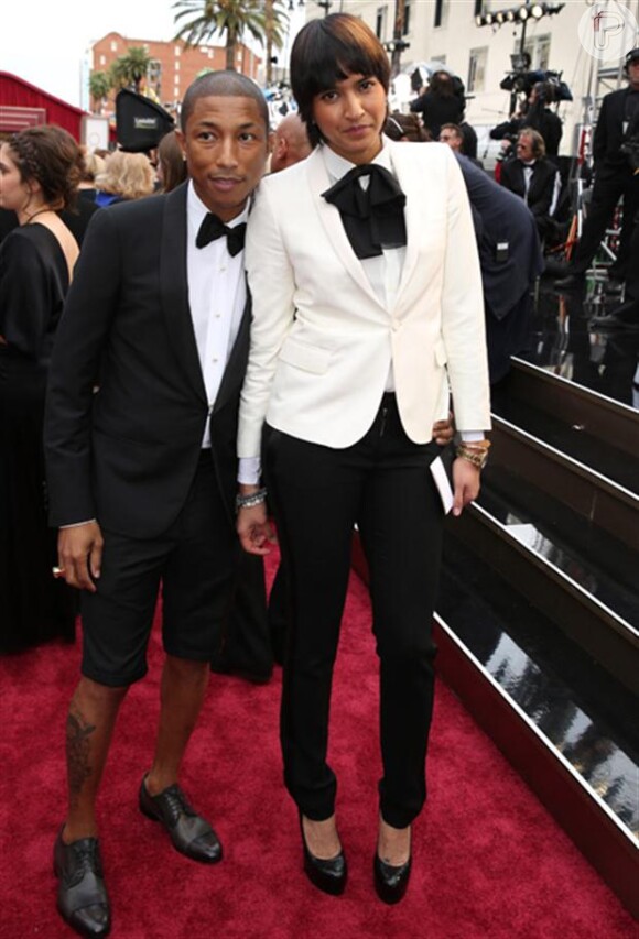 Pharrel Williams trouxe um estilo mais descolado ao Oscar. Mas a bermuda parece não ter combinado com o restante do look