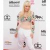 No Billboard Music Awards 2014, a vez foi de Natasha Bedingfield. O top preto por baixo da blusa transparente florida não ornou com o restante do look