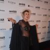 Ana Maria Braga também surpreendeu com um modelito cheio de transparências nada comum durante o baile de gala da amfAR, em abril deste ano