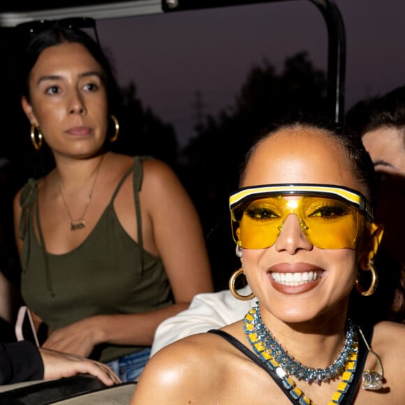 Anitta: 'Sim, eu estava na Europa ontem. Sim, eu estou voltando para a Europa amanhã. Por que eu faria isso?'