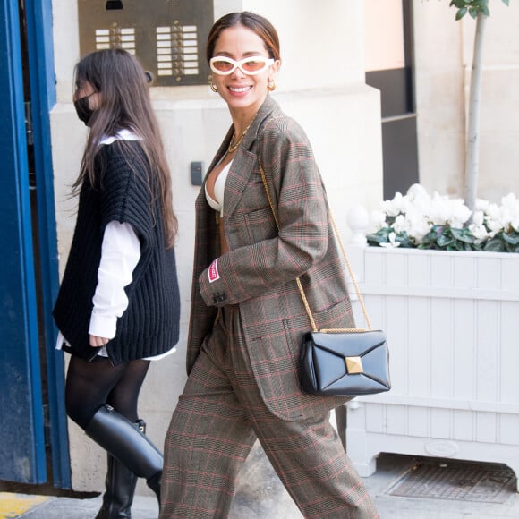 Anitta compartilhou uma única resposta, que afirma que ela teria ido para os Estados Unidos para se casar com Murda Beatz