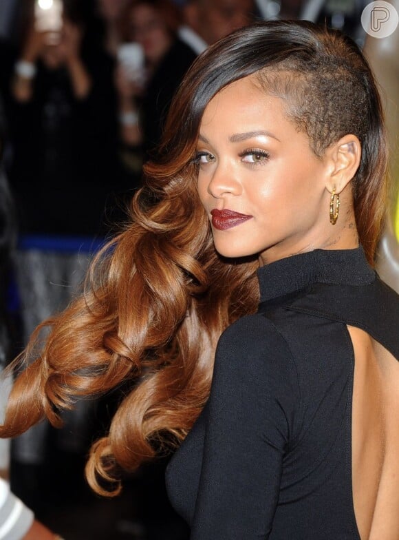 Rihanna teve o pedido de ordem de restrição contra um fã obcecado concedido nesta quinta-feira, 20 de março de 2013