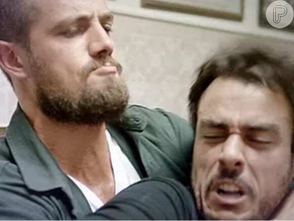 Enrico (Joaquim Lopes) confronta Vicente (Rafael Cardoso) e leva a pior na briga, em 'Império', em 17 de dezembro de 2014