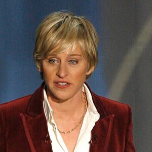 Após revelar homossexulidade, Ellen DeGeneres teve uma sitcom cancelada e os convites para novos papeis ficaram escassos