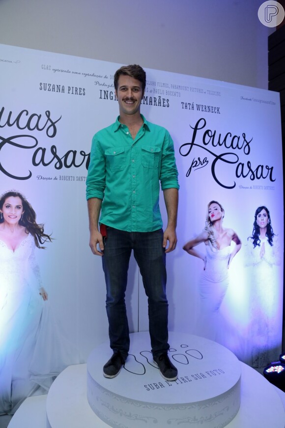 Miguel Thiré posa na pré-estreia de 'Loucas para Casar'