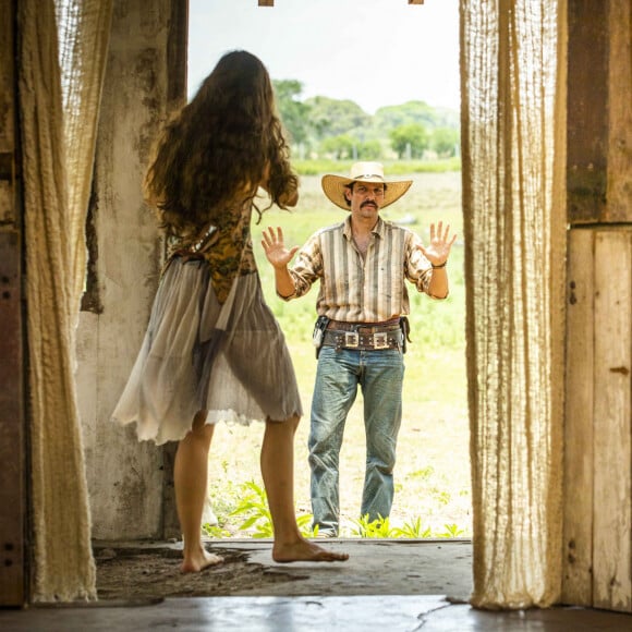 No cabelo de Juma em 'Pantanal', o efeito natural se dá pelas pontas retas