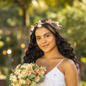 Cabelo cacheado com flores se destaca na beleza de Muda (Bella Campos) para casamento em 'Pantanal'