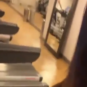 Viviane Araujo exibe barriga de gravidez enquanto corre em esteira