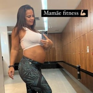 Grávida, Viviane Araujo brinca: 'Mamãe fitness'