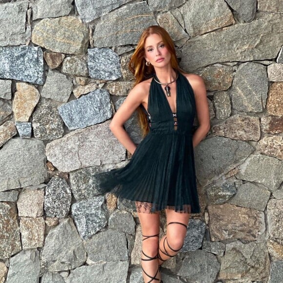 Marina Ruy Barbosa tem desfilado trends durante sua Eurotrip e levantou polêmica ao surgir com uma sandália gladiadora