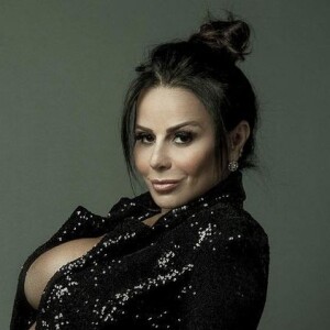 Viviane Araújo aposta em look sexy 