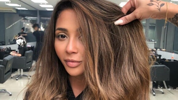 Morena iluminada no Inverno: descubra quatro versões de cabelo castanho em alta para um visual marcante