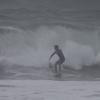 Cauã Reymon aproveita dia de folga para surfar