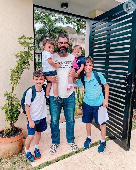 Ao lado de Letícia, Juliano Cazarré é pai de outros quatro filhos