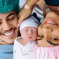 Tays Reis e Biel apresentam a filha, Pietra, com fotos exclusivas do parto: 'Zeramos a vida'