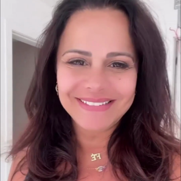 Viviane Araujo surgiu com os olhos marejados ao falar do quarto do filho, Joaquim