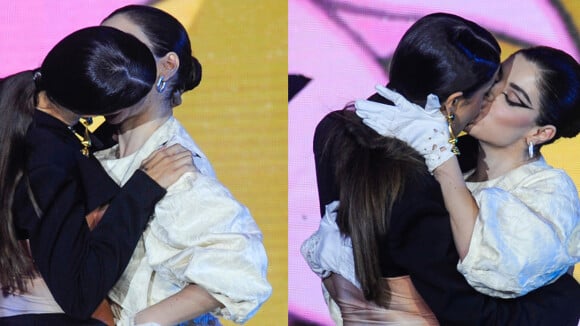 Bianca Andrade e Gkay surpreendem público e protagonizam beijo no palco do MTV MIAW