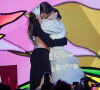 Bianca Andrade e Gkay surpreenderam público com beijo no palco da premiação de cultura pop
