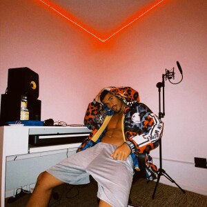 Apontado como affair de Luísa Sonza, Nilo tem 19 anos, nasceu na Zona Oeste de São Paulo e, atualmente, batalha pelo sucesso na carreira de cantor pop