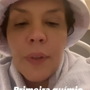 Simony publicou vídeos na internet na primeira sessão de quimioterapia