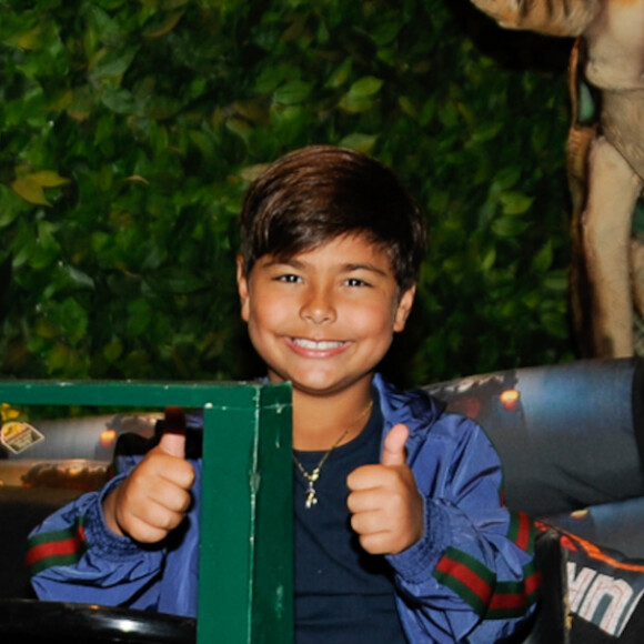 Henry, filho de Simone Mendes e Kaká Diniz, completou 8 anos
