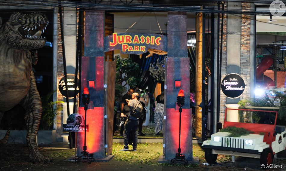 Com tema de 'Jurassic Park', festa aconteceu na Barra Funda, na Zona Oeste de São Paulo