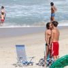 Jesuita Barbosa e Cicero trocaram beijos na praia