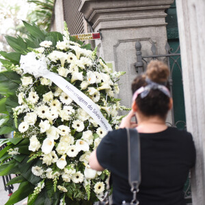 Morte de Jô Soares: Silvio Santos presta homenagem em velório