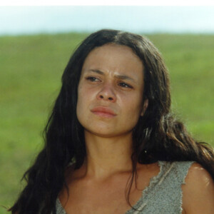 Lindinha (Vanessa Gerbelli) vai tentar fazer a cabeça de Catarina (Adriana Esteves) contra Petruchio (Eduardo Moscovis), na novela 'O Cravo e a Rosa'