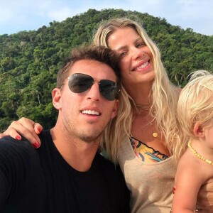 Amaury Nunes e Karina Bacchi estão passando por um divórcio polêmico