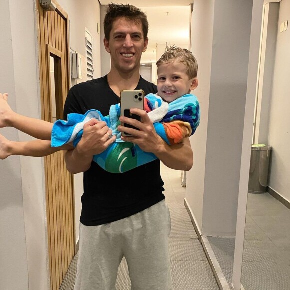 Em novo vídeo, Amaury Nunes disse que não pôde ver o filho no aniversário do menino