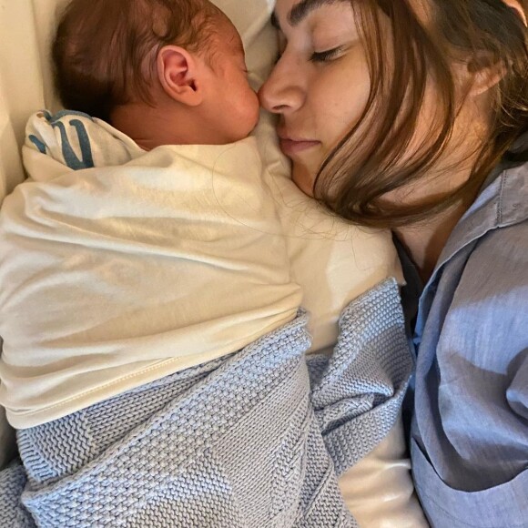 Perfil tem como objetivo ajudar outras mães na maternidade