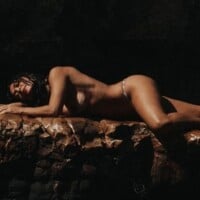 Juliana Paes faz topless em cachoeira durante viagem e leva a web à loucura. Fotos!