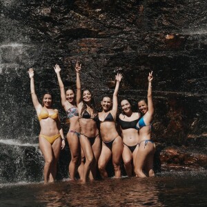 Juliana Paes fez a iagem ao lado de amigas