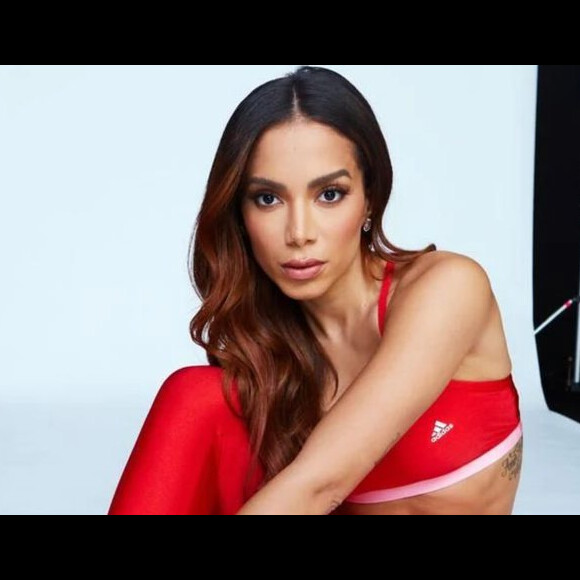 Anitta é vítima de fake news e manda resposta inusitada