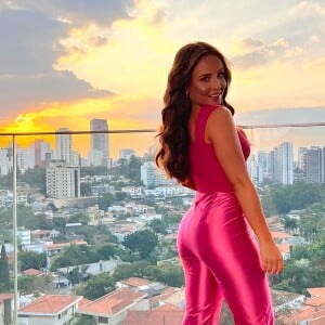 Larissa Manoela na trend do Barbiecore e encanta André Luiz Frambach
 