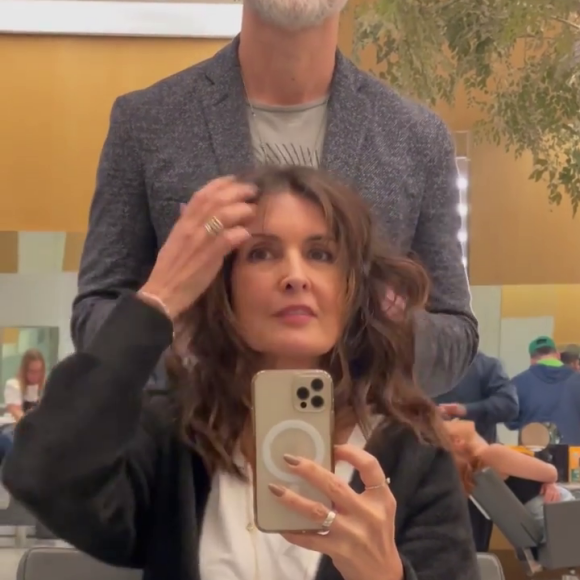 Novo visual de Fátima Bernardes foi exibido pela apresentadora nas redes sociais