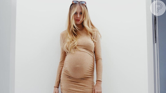 Isabella Scherer publicou fotos para mostrar o tamanho da barriga de gravidez
