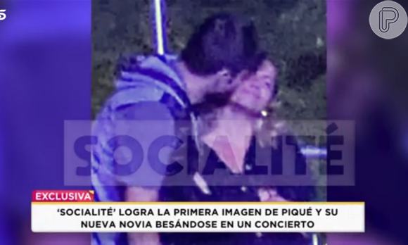 Gerard Piqué foi flagrado aos beijos com a nova namorada, Clara Chía, durante um show na última sexta-feira (19)