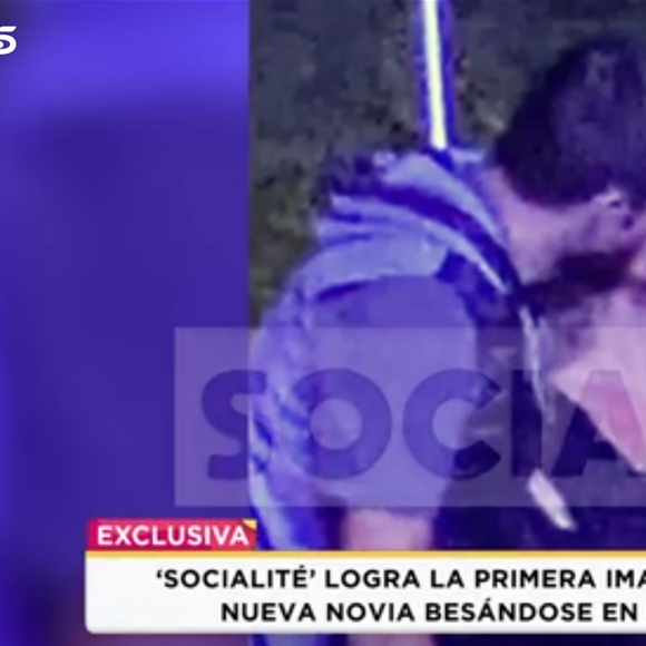 Gerard Piqué foi flagrado aos beijos com a nova namorada, Clara Chía, durante um show na última sexta-feira (19)