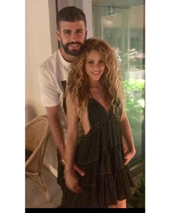 Shakira e Gerard Piqué combinaram de não aparecer em público com novos namorados durante um ano após a separação