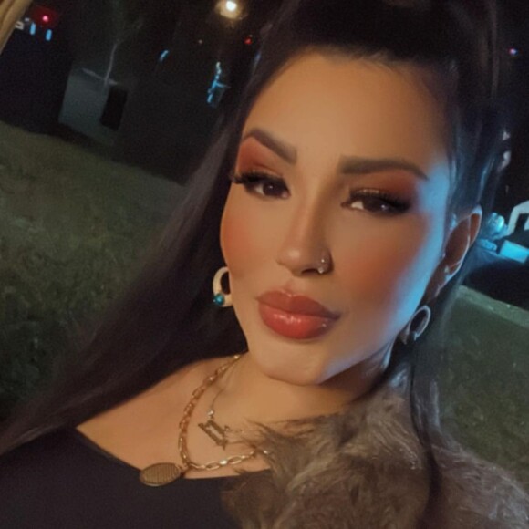 Filha de Gretchen está no centro da nova polêmica familiar: Jenny Miranda é a primeira filha do coração da cantora e foi adotada aos 17 anos
