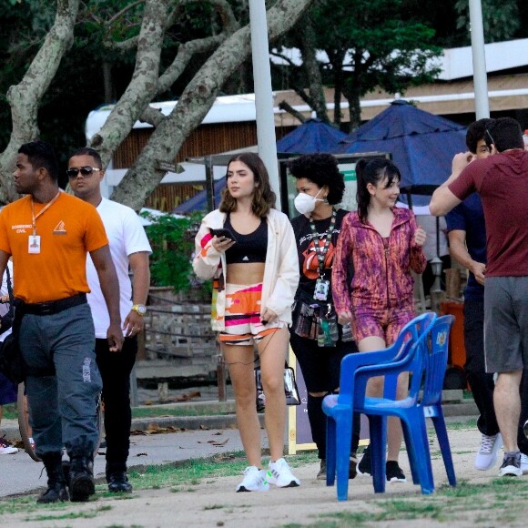 Jade Picon usou peças leves e confortáveis em gravação de novela