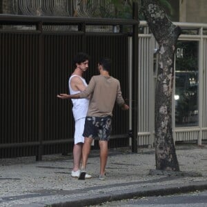 Johnny Massaro e João Pedro foram flagrados no Rio