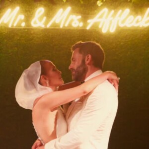 Jennifer Lopez abre álbum de fotos do casamento com Ben Affleck