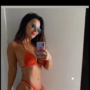 Viviane Araujo postou um vídeo mostrando o crescimento da barriga do primeiro ao nono mês de gestação