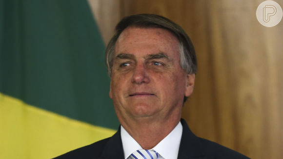 Jair Bolsonaro: salário é de R$ 30.934,70 por mês. No entanto, por conta dos descontos, o pagamento final é de R$ 23.453,43